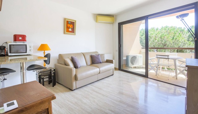 (212) Bel appartement 2P Clim Piscine 50 m des plages de Mandelieu Parking