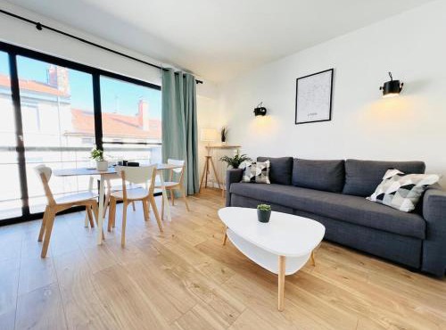 242 PB 1 Chambre Parking Partdieu Train Station