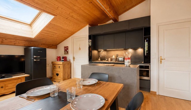 3-bedroom duplex at the foot of the slopes with pool and parking