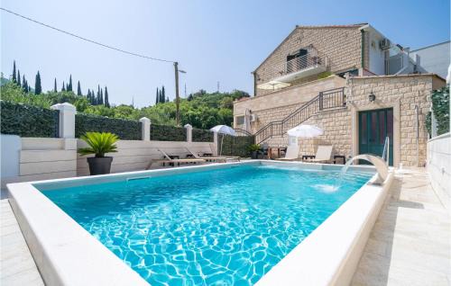 3 Bedroom Gorgeous Apartment In Dubrovnik