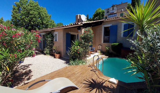 3-room house with garden and pool facing Lake Montpezat