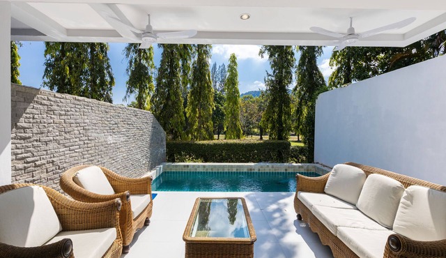 4 bedroom/bathroom for 12 guests, private pool. 7 kms to Patong