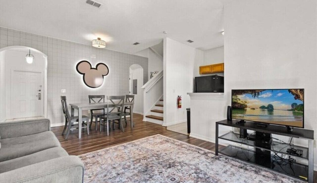 4 Bedrooms/3 Bathrooms/Regal Palms (4224 CA)
