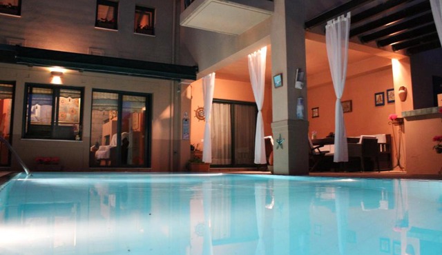 4-seasons pool villa near Meteora