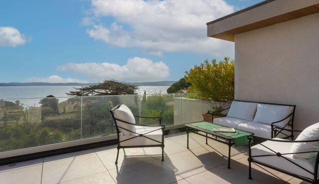 5★ Luxury Apartment | Sea View | 3 Bedrooms
