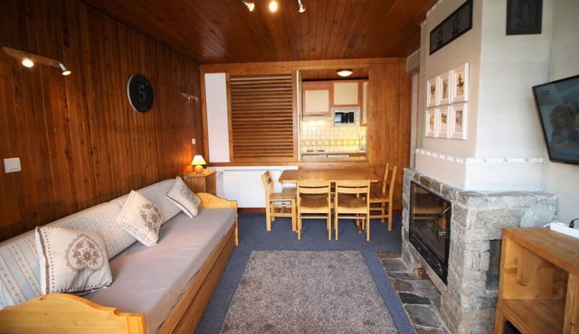 50m from resort center, 1st floor, view mountain, balcony, tv, ski locker, 40m², Tignes