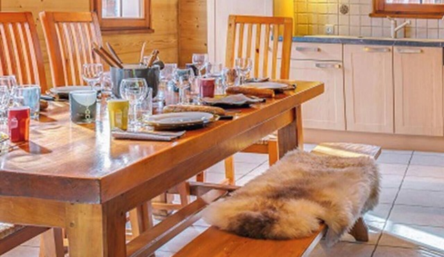 8-person flat in adjoining chalet, village centre, close to slopes