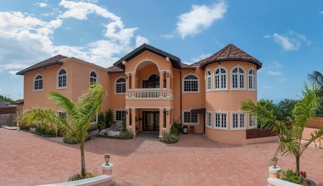 9BR Luxury Villa Montego Bay w/Pool, Chef, Butler & Full Staff