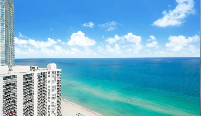 A Breathtaking Oceanview – High Rise Luxury Condo!