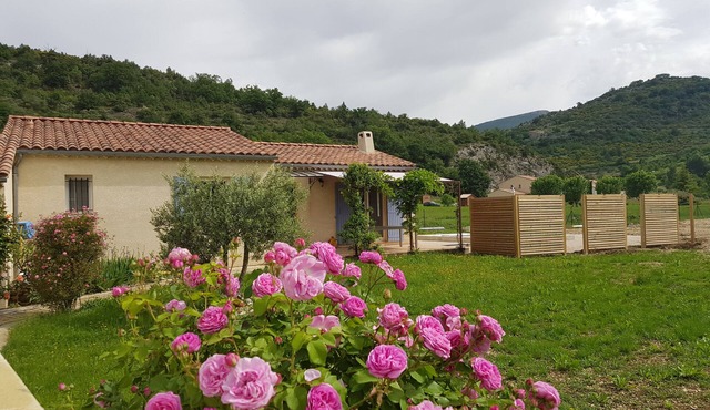 A haven of peace opposite Montbrun-les-Bains for 6 people.