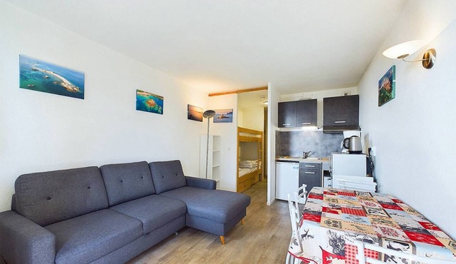 A lovely, south-facing, renovated studio flat