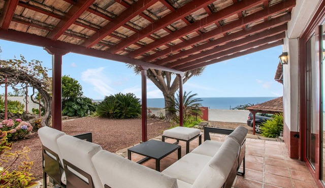 'Abejera' with Sea View, Private Terrace and Wi-Fi
