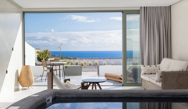 Acro Caldo Suites