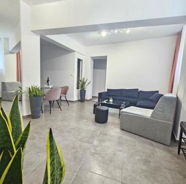 Acvi Lux - City Center by Seafront Area