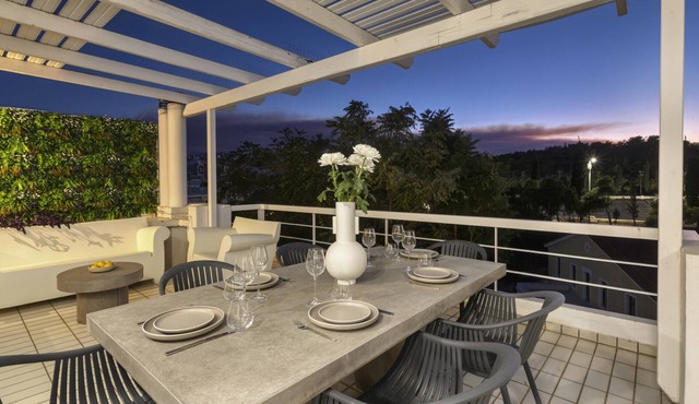 Agras 41·Spacious 4bdr Townhouse with Monumental V