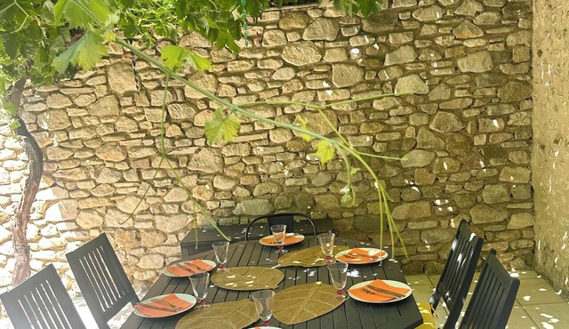 Air-conditioned stone house with a small garden – sleeps 6