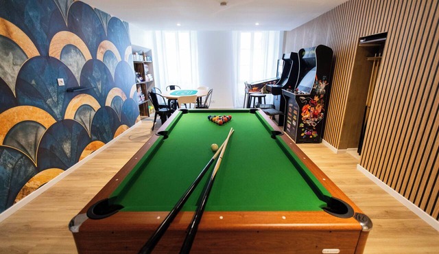 Air-Conditioned Vacation Rental for 14 People with Wi-Fi - 3 XXL Game Rooms - Families, Friends, Bachelor and Bachelorette Parties