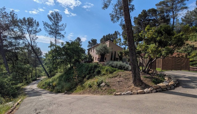 Air-conditioned Villa Route Cézanne