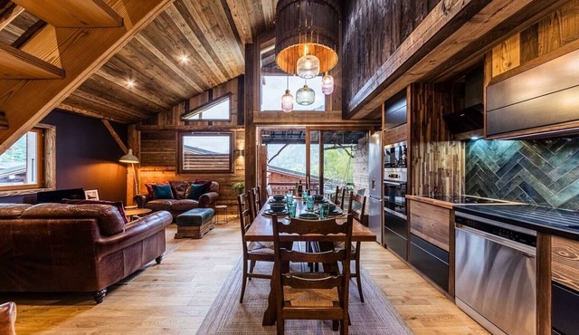 Alpine Artisan Stay | Views, Balcony, Garage