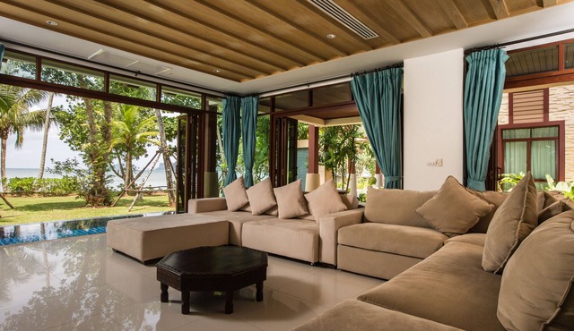 Amatapura Beachfront Villa 14