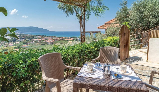 Amazing home in S. M. di Castellabate with WiFi