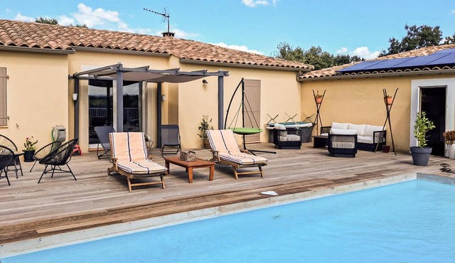 Amazing home in Collias
