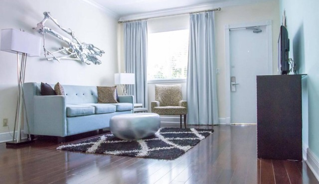 Amazing South Beach Suite w/Kitchenette, Pool & Private Beach Lounger Access