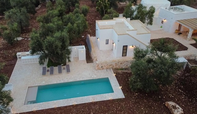 Ancient trullo with swimming pool in Ostuni. Elegant residence among the olive trees.