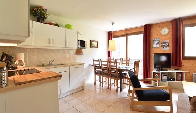 Apartment in La Chapelle near Ski Lift