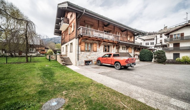 Apartment 'Appartement Chalet - Le Fêni' with Mountain View, Balcony and Wi-Fi
