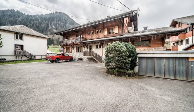Apartment 'Appartement Chalet - Le Vnipi' with Mountain View, Balcony and Wi-Fi
