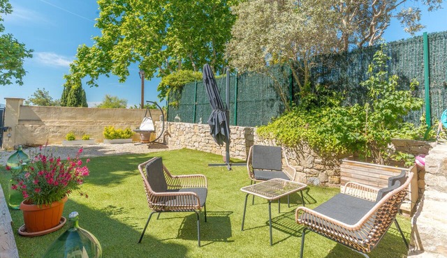 Apartment “At the Foot of Sainte Victoire” with Private Terrace, Garden & Wi-Fi