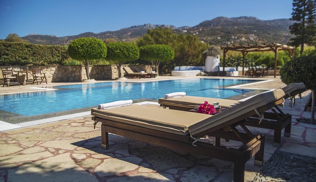 Apartment by the pool in Sitia Oceanides