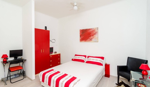 Apartment Caceris - Comfort Studio Apartment with Terrace