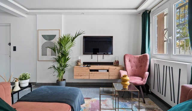 Apartment 'Chic Et Elégant À Villeurbanne' with Wi-Fi