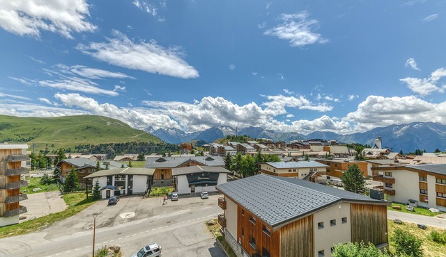 Apartment 'Choucas' with Mountain View and Balcony