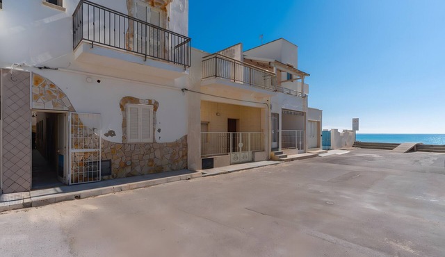 Apartment 'Due Passi Dal Mare' with Sea View, Shared Terrace and Air Conditioning