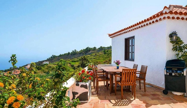 Apartment in El Tanque with bubble bath