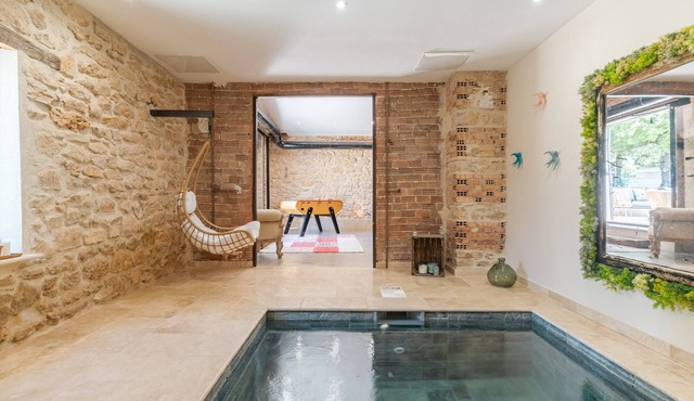 Apartment 'La Bergerie' with Shared Pool, Wi-Fi and Air Conditioning