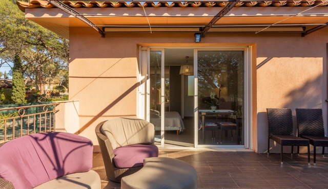 Apartment “La Suite - Le Mas Du Soleil” with Sea View, Wi-Fi and Air Conditioning