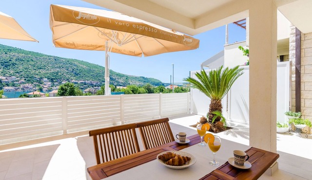 Apartment Moon River - Two-Bedroom Apartment with Terrace