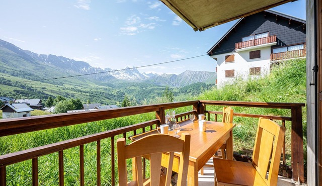 Apartment 'Neptune' with Mountain View and Balcony