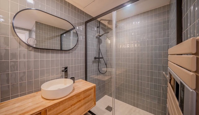 Apartment Place des lices -2BDR/6P- Saint Tropez