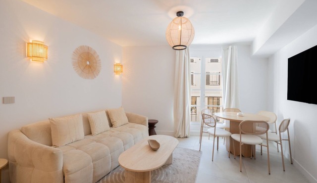 Apartment Place des Lices -2bdr/6p- Saint Tropez