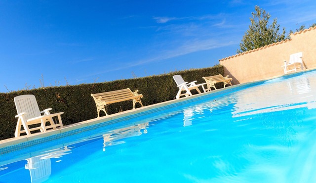 APARTMENT "UGNI BLANC" 4 PERS. IN THE HEART OF A 120-HECT. WINEGROWING ESTATE