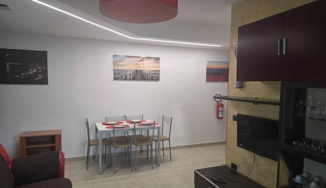Apartment with swimming pool and large terrace a few steps from the sea, pets allowed