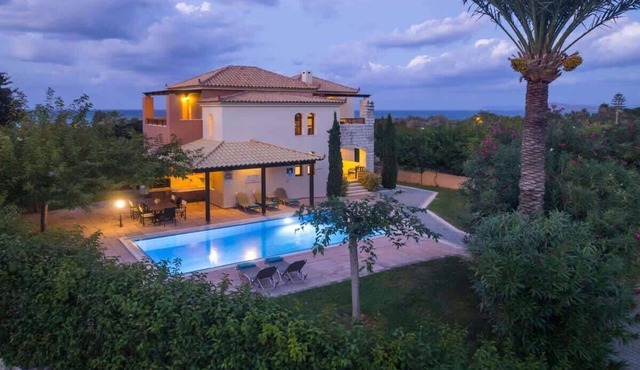 Aphrodite Luxury Villa (Iason Villas), 4 Bedrooms, Garden, Next To Maleme Beach
