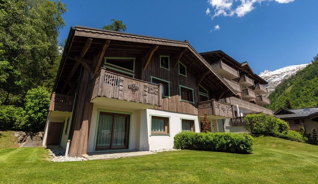 Appt Bec A2 Alpine retreat & ski at Mont Blanc Valley, Le Tour (Argentière), France
