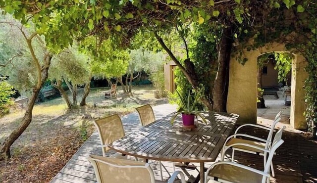 Architect's house facing the Sainte Victoire
