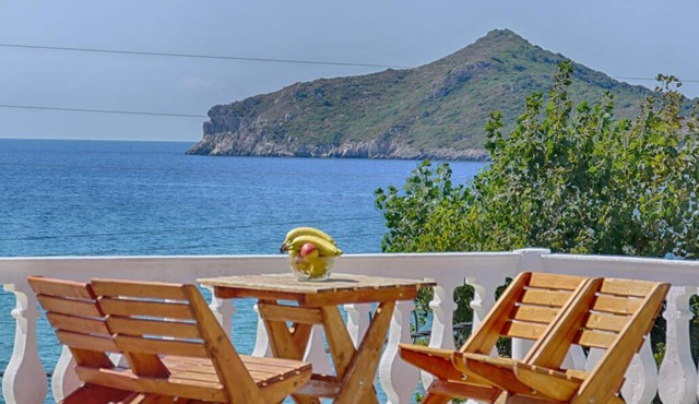 Arista Studio 7 - with sea views and direct beach location in Agios Georgios Pagon